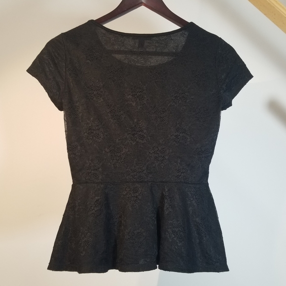 Top Peplum Blouse | All-black | Cap Sle… - Picture 8 of 15